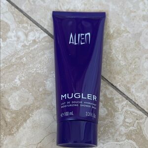 Mugler Alien Hydrating Shower Milk in Deep Purple